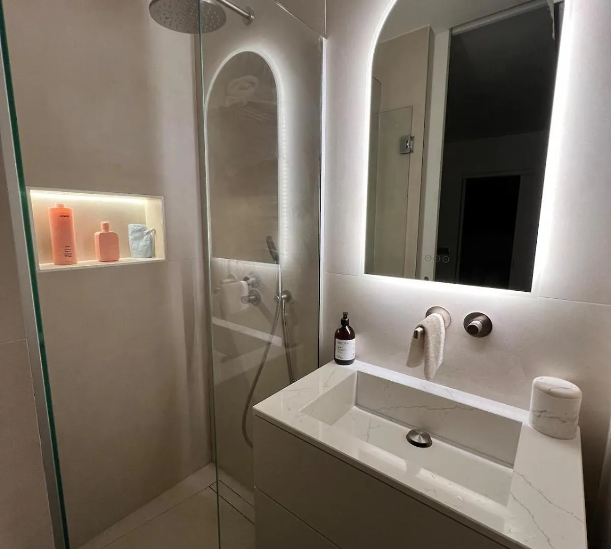 2 Room Apartment - 16Th Paris