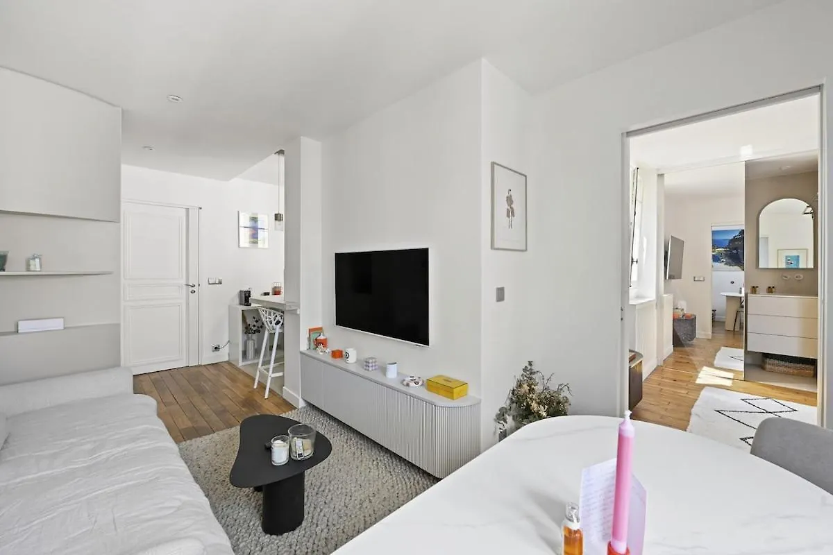 2 Room Apartment - 16Th Paris