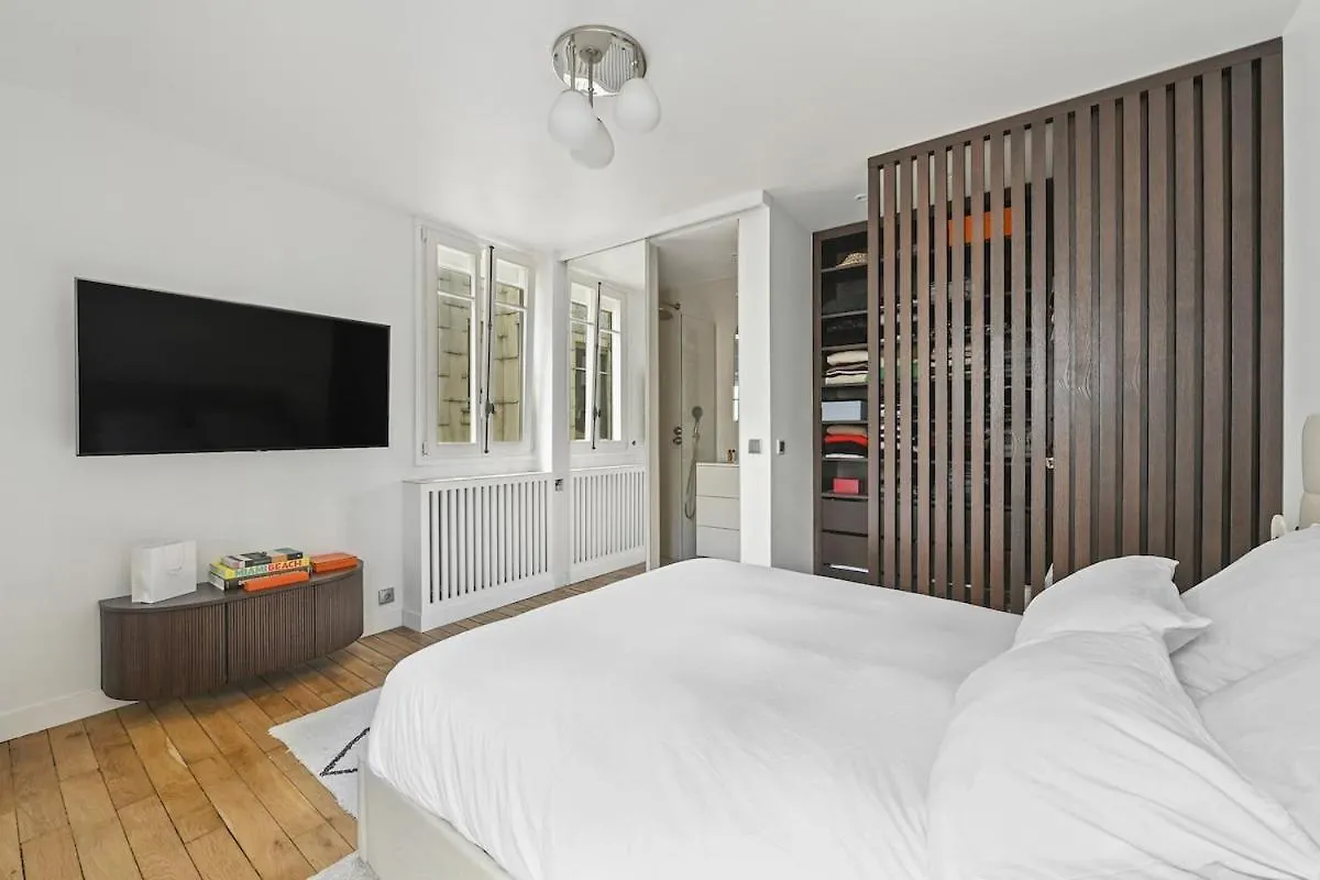 2 Room Apartment - 16Th Paris
