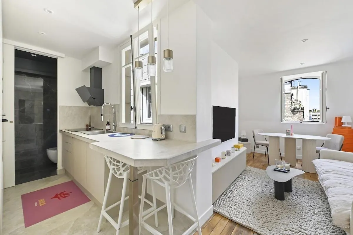 2 Room Apartment - 16Th Paris France