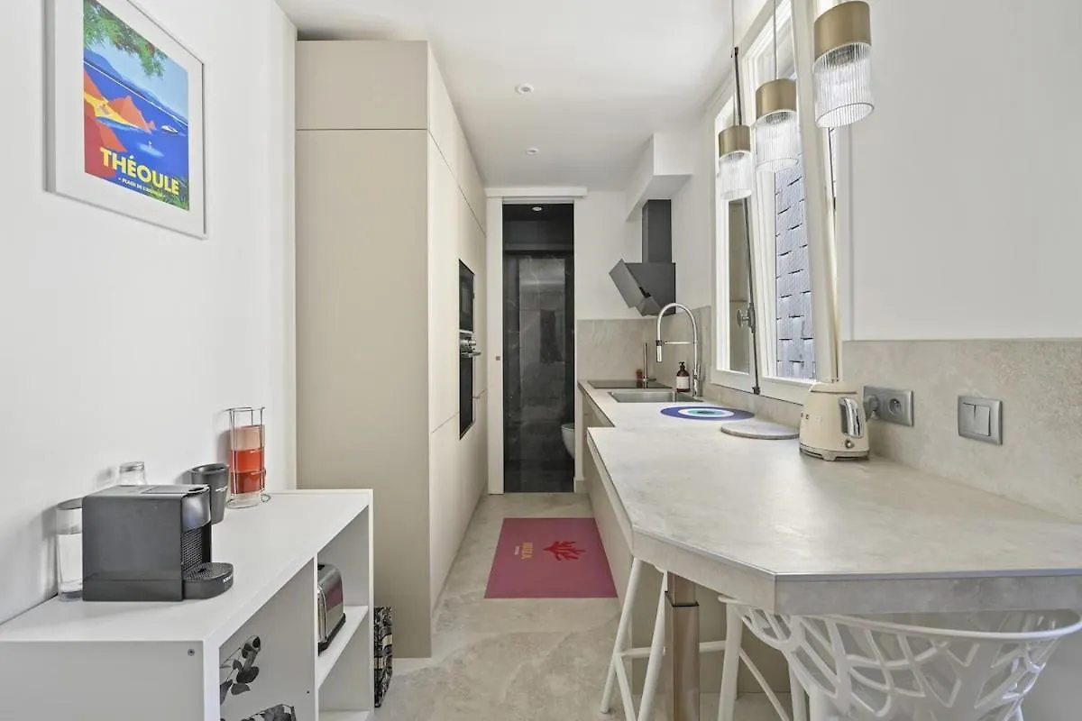 2 Room Apartment - 16Th Paris