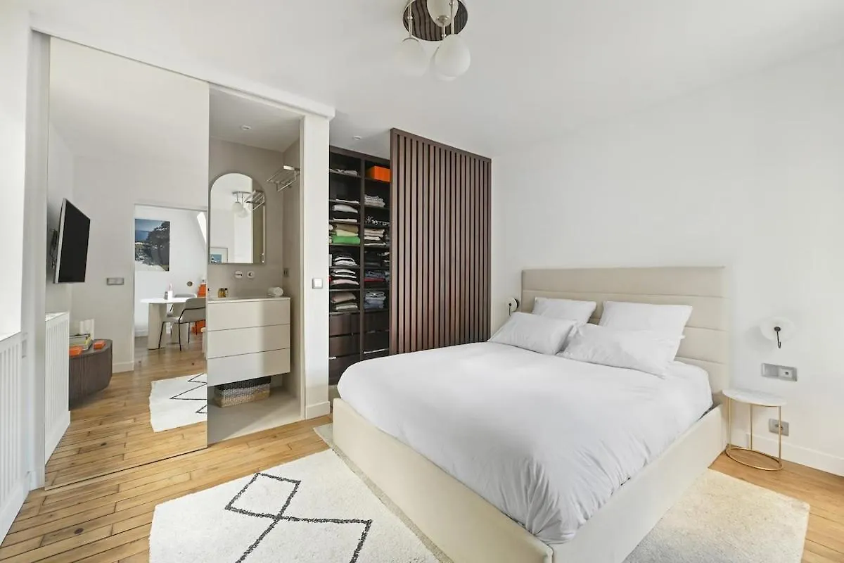 2 Room Apartment - 16Th Paris France