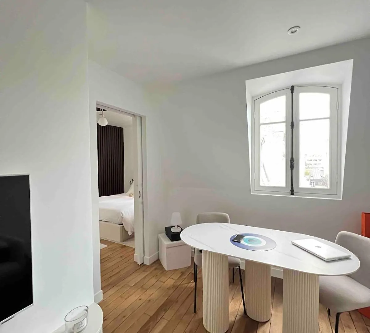 2 Room Apartment - 16Th Paris